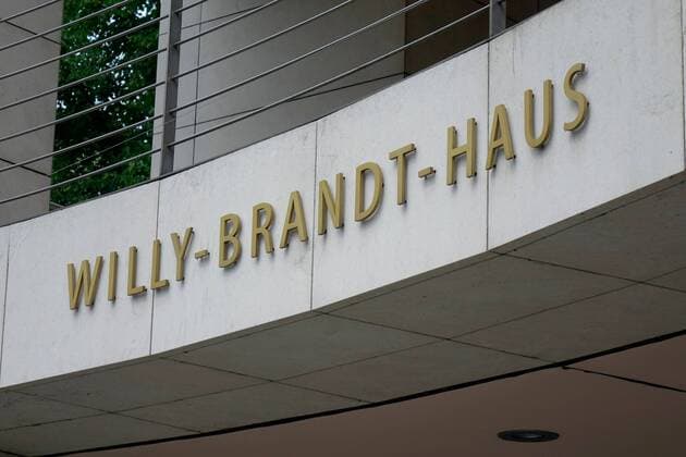 Willy-Brandt-Haus in Kreuzberg Willy-Brandt-Haus in Kreuzberg, 22.07.2019, Kreuzberg, Wilhelmstrasse, Berlin, Das Willy-Brandt-Haus ist der Sitz der Bundeszentrale der SPD.