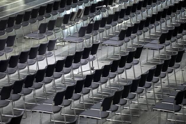Ein noch leerer Sitzungssaal anlaesslich der einberufenen Sondersitzung zur Vereidigung der neuen Verteidigungsministerin Annegret Kramp-Karrenbauer in der Halle des Paul-Loebe-Hauses. Berlin, 24.07.2019. Berlin Deutschland
