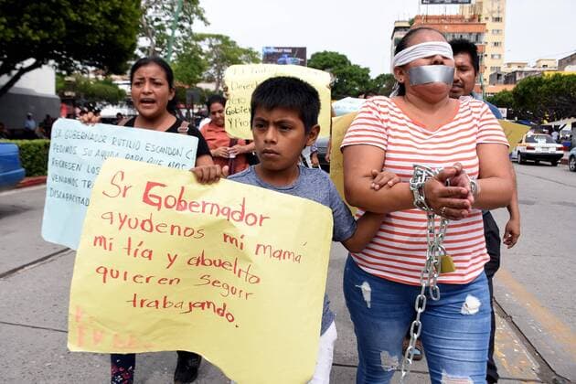 Mexiko, Lehrer demonstrieren Tuxtla Gutierrez July 24, 2019: EUM20190724SOC06.JPG .TUXTLA GUTIERREZ, Chis., Protests Protestas-Maestras.- Vendedores ambulantes del municipio de Mezcalapa se manifestaron frente a Palacio de Gobierno del estado, debido a que fueron desalojados en diversos lugares donde vendian frutas y verduras. 24 julio 2019. Foto: Agencia EL UNIVERSAL AFBV Copyright: xJacobxGarcoÂ­Ax