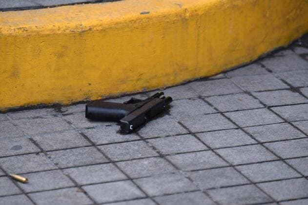 July 24, 2019: EUM20190724SOC16.JPG.CIUDAD DE MEXICO, ViolenceViolencia-Asesinato.- La tarde de este 24 de julio de 2019 se suscito una balacera en el centro comercial Plaza Artz, ubicada al sur de la Ciudad de Mexico, la cual se habria originado tras un ataque directo realizado por una mujer en contra de un hombre con arma de fuego en un restaurante; lo cual desencadeno disparos en su intento por huir del lugar. Murieron al menos dos personas. En imagen, el arma presuntamente utilizada por la atacante. Foto: Agencia EL UNIVERSALAFBV Copyright: xElxUniversalx