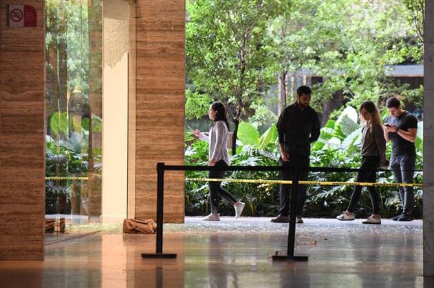 July 24, 2019: EUM20190724SOC17.JPG.CIUDAD DE MEXICO, ViolenceViolencia-Asesinato.- La tarde de este 24 de julio de 2019 se suscito una balacera en el centro comercial Plaza Artz, ubicada al sur de la Ciudad de Mexico, la cual se habria originado tras un ataque directo realizado por una mujer en contra de un hombre con arma de fuego en un restaurante; lo cual desencadeno disparos en su intento por huir del lugar. Murieron al menos dos personas. Foto: Agencia EL UNIVERSALAFBV Copyright: xElxUniversalx