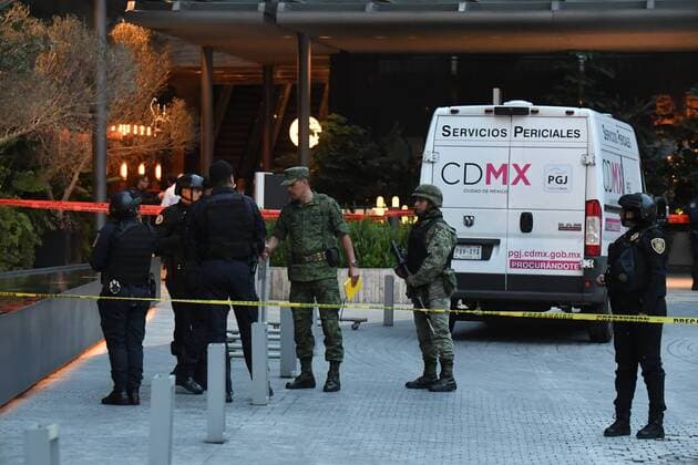 July 24, 2019: EUM20190724SOC22.JPG .CIUDAD DE MEXICO, ViolenceViolencia-Asesinato.- La tarde de este 24 de julio de 2019 se suscito una balacera en el centro comercial Plaza Artz, ubicada al sur de la Ciudad de Mexico, la cual se habria originado tras un ataque directo realizado por una mujer en contra de un hombre con arma de fuego en un restaurante; lo cual desencadeno disparos en su intento por huir del lugar. Murieron al menos dos personas. Foto: Agencia EL UNIVERSALAFBV Copyright: xElxUniversalx