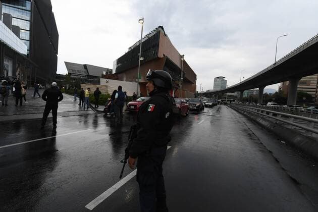 July 24, 2019: EUM20190724SOC23.JPG .CIUDAD DE MEXICO, ViolenceViolencia-Asesinato.- La tarde de este 24 de julio de 2019 se suscito una balacera en el centro comercial Plaza Artz, ubicada al sur de la Ciudad de Mexico, la cual se habria originado tras un ataque directo realizado por una mujer en contra de un hombre, con arma de fuego, en un restaurante; el hecho desencadeno disparos en su intento por huir del lugar. Murieron al menos dos personas. Foto: Agencia EL UNIVERSALAFBV Copyright: xElxUniversalx