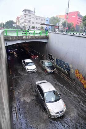 Indien, heftige Regenfälle in Mexiko-Stadt July 25, 2019: EUM20190725SOC08.JPG .CIUDAD DE MEXICO. RainLluvia-CDMX.- Aspectos de los encharcamientos generados por las fuertes lluvias registradas en distintos puntos de la capital mexicana, la tarde del jueves 25 de julio de 2019. Foto: Agencia EL UNIVERSALHugo GarciaEELG Copyright: xElxUniversalx