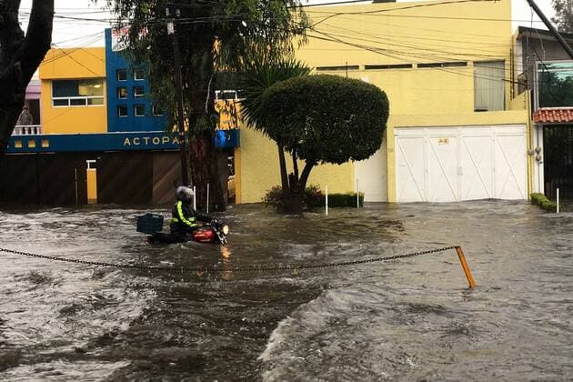 Indien, heftige Regenfälle in Mexiko-Stadt July 25, 2019: EUM20190725SOC10.JPG .NAUCALPAN, Mex. RainLluvia-Edomex.- Aspectos de los encharcamientos e inundaciones generados por las fuertes lluvias registradas en distintas zonas del Estado de Mexico, la tarde del jueves 25 de julio de 2019. Foto: Agencia EL UNIVERSALValente RosasEELG Copyright: xElxUniversalx