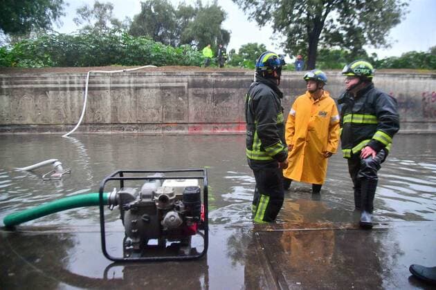Indien, heftige Regenfälle in Mexiko-Stadt July 25, 2019: EUM20190725SOC15.JPG .CIUDAD DE MEXICO. RainLluvia-CDMX.- Aspectos del desbordamiento en el Rio Tlalnepantla, en la alcaldia Gustavo A. Madero, luego de la lluvia registrada el jueves 25 de julio de 2019. Foto: Agencia EL UNIVERSALHugo GarciaEELG Copyright: xElxUniversalx