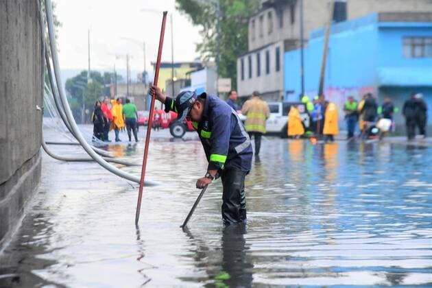 News Bilder des Tages Indien, heftige Regenfälle in Mexiko-Stadt July 25, 2019: EUM20190725SOC14.JPG .CIUDAD DE MEXICO. RainLluvia-CDMX.- Aspectos del desbordamiento en el Rio Tlalnepantla, en la alcaldia Gustavo A. Madero, luego de la lluvia registrada el jueves 25 de julio de 2019. Foto: Agencia EL UNIVERSALHugo GarciaEELG Copyright: xElxUniversalx