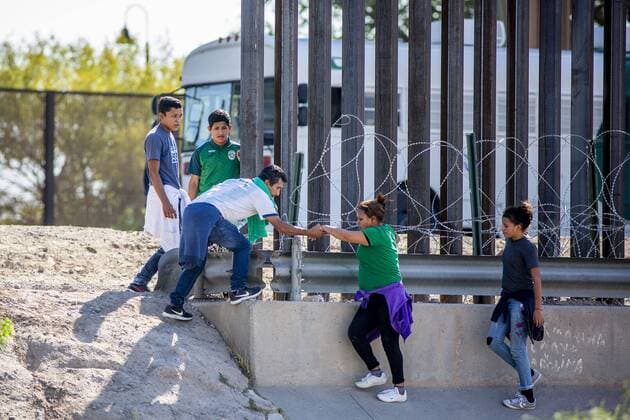 A group of Central American migrants dodged the Mexican National Guard located on the border of Ciudad Juarez Chihuahua, and crossed the Rio Grande that separates Mexico with the United States, then they were arrested by the Border Patrol. July 25, 2019.  JairxCabreraxTorresx xLexPictorium LePictorium_0212310
