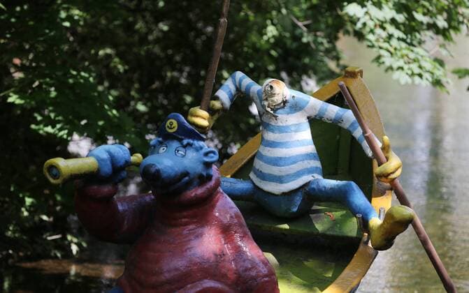 News Themen der Woche KW30 News Bilder des Tages Erfurt - Hein Blöd zerstört 26.07.2019 , Erfurt, Gera, das Boot mit Käptn Blaubär und Hein Blöd wurde schwer beschädigt, der Kopf von Hein Blöd wurde abgeschlagen und ist verschwunden *** Erfurt Hein Blöd destroyed 26 07 2019 , Erfurt, Gera, the boat with Käptn Blaubär and Hein Blöd was heavily damaged, the head of Hein Blöd was knocked off and disappeared