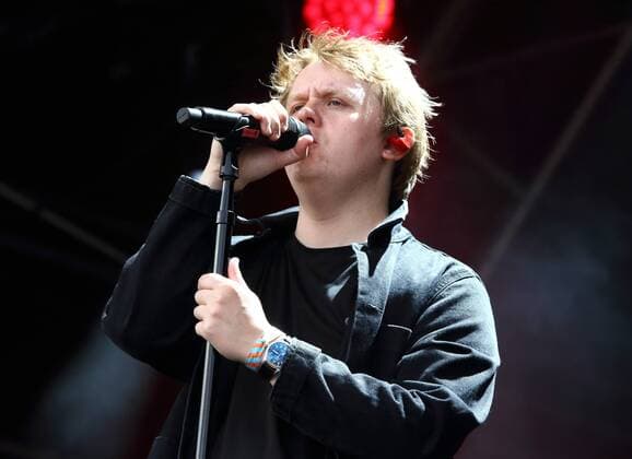 July 26, 2019, Oxford, United Kingdom: Lewis Capaldi performs on stage during the Truck Music Festival - Day One at Hall Farm, Steventon near Oxford. Oxford United Kingdom - ZUMAs197 20190726_zaa_s197_158 Copyright: xKeithxMayhewx