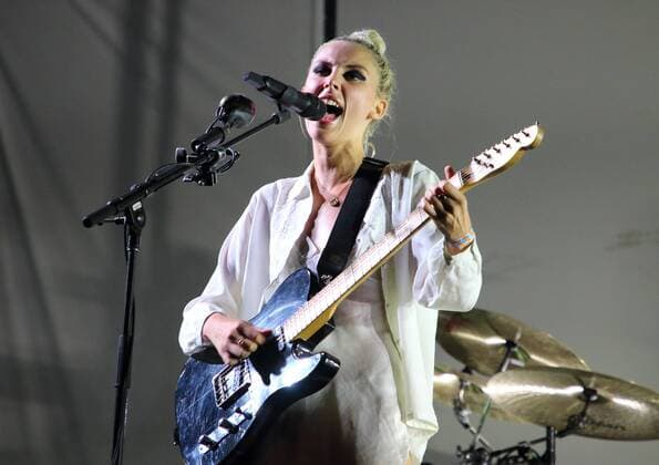 July 26, 2019, Oxford, United Kingdom: Wolf Alice headline perform on stage during the Truck Music Festival - Day One at Hall Farm, Steventon near Oxford. Oxford United Kingdom - ZUMAs197 20190726_zaa_s197_155 Copyright: xKeithxMayhewx