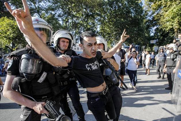 News Themen der Woche KW30 An ultra-nationalist group violently disrupted a protest by several NGOs who had gathered, under heavy police presence, in a show of support for Syrian refugees in Istanbul, Turkey, Saturday, July 27. Turkish officials have been holding talks on creating a safe zone to address Turkey s security concerns. Syrians living illegally in Istanbul have until August 20 to leave the city or face expulsion, authorities warned July 22, as hostility mounts toward the millions of refugees in Turkey. Turkey has 3.5 million Syrian refugees, but they are only under temporary protection because the government does not offer them formal refugee status. (Kemal Aslan - Depo Photos)  Copyright: KemalxAslanxDepoxPhotos 16438209