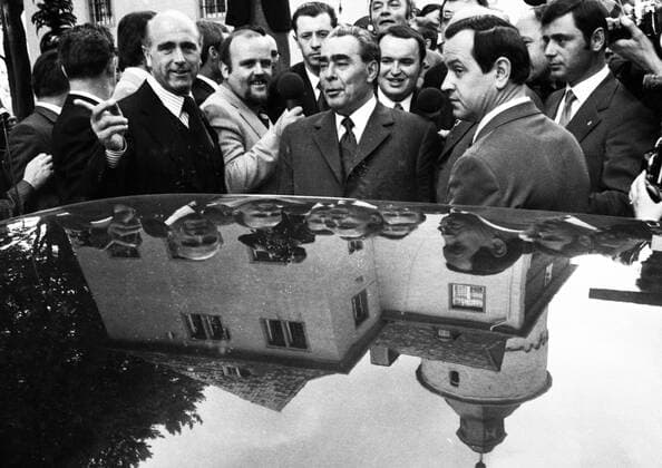 Besuch des sowjetischen Staats- und Parteichefs Leonid Breschnew 1973 DEU, Deutschland, Bonn: Der Besuch des sowjetischen Staats- und Parteichefs Leonid Breschnew in Bonn vom 18.-22.5.1973 war ein Schritt zur Entspannung des Ost-Westverhältnisses von Willy Brandt.Leonid Brreschnew am, Schloß Gymnich. DEU, Germany, Bonn: The visit of the Soviet head of state and party Leonid Brezhnev to Bonn from 18 to 22 May 1973 was a step towards the easing of Willy Brandt s East-West relations. NRW