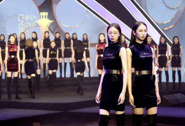 (190729) -- SHANGHAI, July 29, 2019 -- Contestants pose on the stage during the 14th China Super Model Final Contest in Shanghai, east China, July 28, 2019. ) CHINA-SHANGHAI-SUPER MODEL CONTEST-FINAL (CN) LiuxYing 