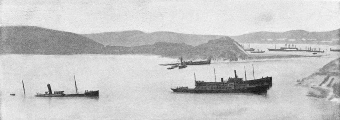 Russo-Japanese War 1904-1905 Russo-Japanese War 1904-5: Sunken Japanese blockading ships at the harbour entrance of Port Arthur Copyright: xPhoto12 AnnxRonanxPicturexLibraryx ARP07093390000268