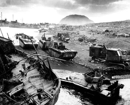 Photograph of the US Forces landing in Iwo Jima Bonin Islands, Japan Photograph of the US Forces landing in Iwo Jima Bonin Islands, Japan. Dated 1945 Copyright: xPhoto12 AnnxRonanxPicturexLibraryx ARP17A14421