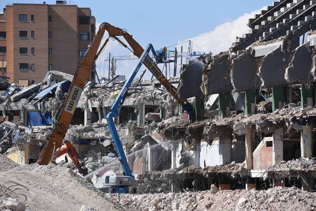 August 1, 2019, Madrid, Madrid, Spain: Mechanical diggers demolish the Vicente Calderon stadium..Spanish football club Atletico Madrid makes 182 million euros from sale of three plots of land of the old stadium area. These have been purchased by Azora, CBRE, Vivenio, Renta Corporacion and APG. They will be used for the construction of about 400 homes and common areas. Madrid Spain - ZUMAs197 20190801_zab_s197_070 Copyright: xJohnxMilnerx