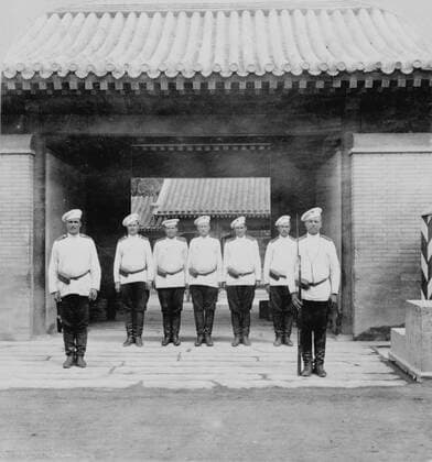 On guard at the Russian Legation, Peking, China during the Boxer Rebellion 1901 On guard at the Russian Legation, Peking, China during the Boxer Rebellion 1901 Copyright: xPhoto12 AnnxRonanxPicturexLibraryx ARP18A01146