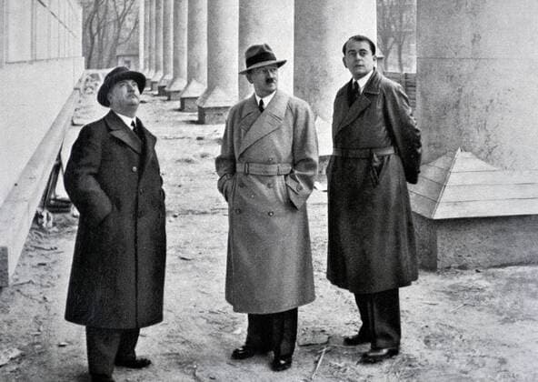 Adolf Hitler with his architects professor Gall and Albert Speer in Berlin 1937 Adolf Hitler 1889-1945. German politician with his architects professor Gall and Albert Speer in Berlin 1937 World History Archive Copyright: xPhoto12 AnnxRonanxPicturexLibraryx ARP18A04053