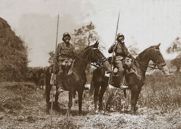 Photograph of German Cavalry Photograph of gas-masked German cavalry. Dated 1918 Copyright: xPhoto12 AnnxRonanxPicturexLibraryx ARP18A11306