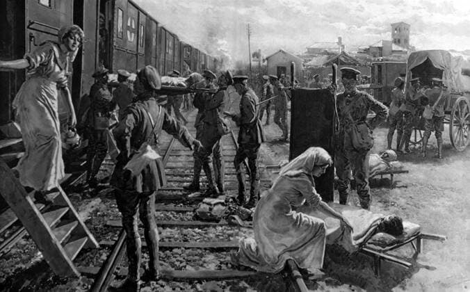 An WWI ambulance train stops at a field hospital in France An ambulance train stops at a field hospital in France to offload wounded soldiers; world war one 1915 Copyright: xPhoto12 AnnxRonanxPicturexLibraryx ARP18A14381