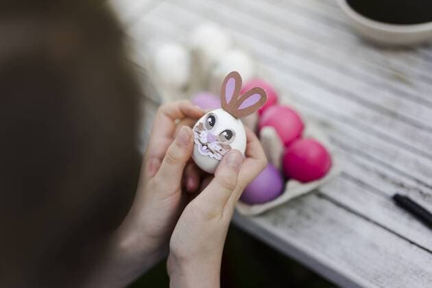 Close-up of girl decorating Easter egg on garden table model released Symbolfoto property released  MOEF02301
