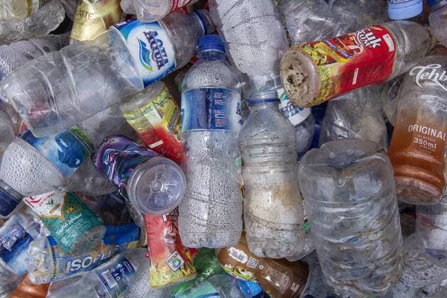 IMAGO Nature: Unsere Erde, Umweltverträgliche Herausforderungen, Plastikmüll August 1, 2019 - Lhokseumawe, Aceh, Indonesia - Stacks of used plastic bottles collected by scavengers in a garbage dump site in Lhokseumawe, Aceh province, Indonesia on August 1, 2019. Indonesia will produce around 66-67 million tons of waste by 2019. This number is higher than the previous year s total waste of only 64 million tons. Based on data from The World Bank in 2018, 87 cities on the coast of Indonesia contribute around 1, 27 million tons of waste to the sea, with a composition of plastic waste reaching 9 million tons and an estimated 3.2 million tons are plastic straws. Lhokseumawe Indonesia - ZUMAm250 20190801_sha_m250_450 Copyright: xZikrixMaulanax
