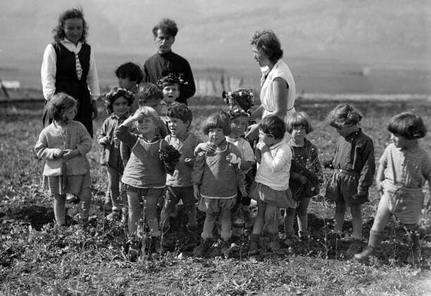 Photograph of Jewish nursery children on a Kibbutz Photograph of Jewish nursery children on a Kibbutz in Palestine during the British Mandate. Dated 1936 Copyright: xPhoto12 AnnxRonanxPicturexLibraryx ARP18A25033