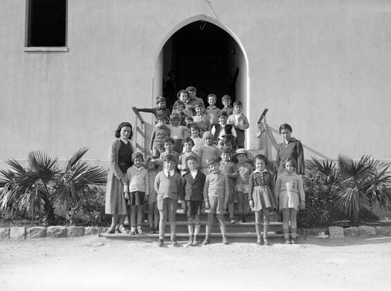 Photograph of Jewish school children in Palestine Photograph of Jewish school children in Palestine during the British Mandate. Dated 1935 Copyright: xPhoto12 AnnxRonanxPicturexLibraryx ARP18A25068