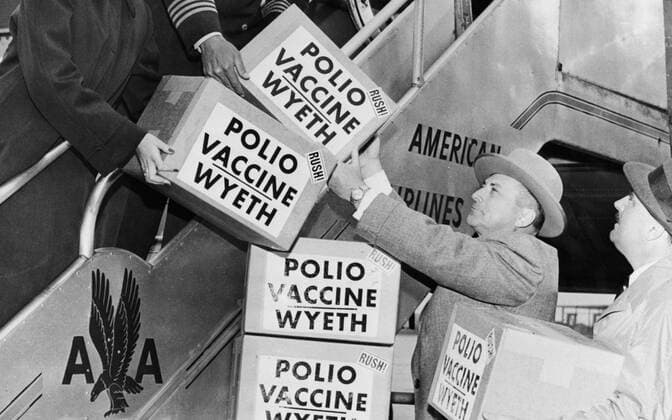 Polio Vaccine Being Shipped To Europe, 1955 Polio Vaccine Being Shipped To Europe, 1955 Copyright: xPhoto12 AnnxRonanxPicturexLibraryx ARP18A28458