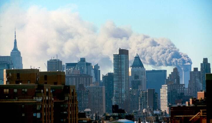 IMAGO History, AnschlÃ¤ge vom 11. September aus New York und Washington D.C 20 Jahre AnschlÃ¤ge vom 11. September: World Trade Center Colour photograph of the Manhattan skyline following the terrorist attacks on the World Trade Centre Colour photograph of the Manhattan skyline following the terrorist attacks on the World Trade Centre. Dated 2001 Copyright: xPhoto12 AnnxRonanxPicturexLibraryx ARP18A29184