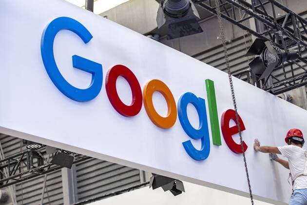 SHANGHAI, CHINA - AUGUST 01: A worker installs Google logo one day before the China Digital Entertainment Expo & Conference (ChinaJoy) at Shanghai New International Expo Center on August 1, 2019 in Shanghai, China. ChinaJoy 2019 will be held on August 2-5 in Shanghai.  Copyright: xVCGx CFP111228064081