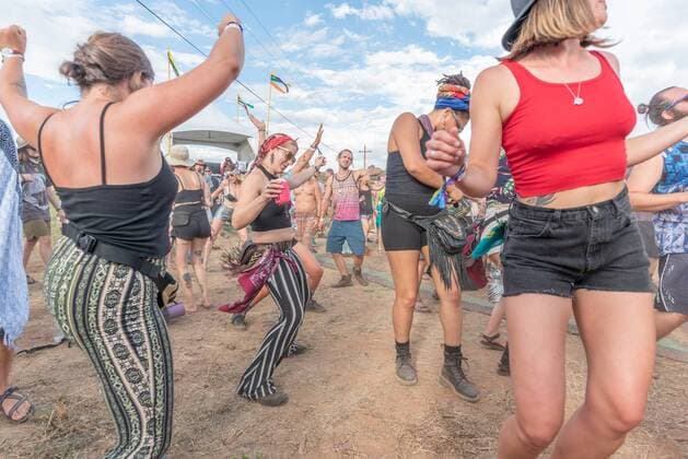 August 2, 2019, Loveland, Colorado, U.S: Participants dance to the tunes at the Arise Music Festival. This family-friendly annual 3-day premiere multi-genre music, yoga, art, and camping festival, in it s 7th year in the beautiful hills of Sunrise Ranch, has a leave-no trace ethos for it s 13,000 festival goers, and is committed to providing a joyous pathway for building and strengthening community. Loveland U.S. - ZUMAm92_ 20190802_zap_m92_009 Copyright: xDonxSeniaxMurrayx