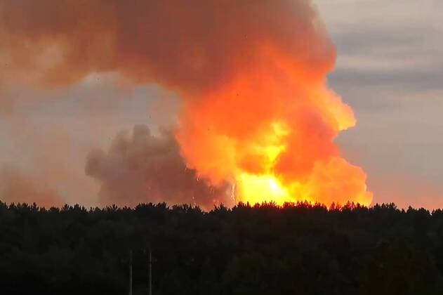News Themen der Woche KW32 News Bilder des Tages Russland, Explosion in MilitÃ¤reinrichtung in Region Krasnojarsk KRASNOYARSK TERRITORY, RUSSIA - AUGUST 5, 2019: Smoke from explosions at a military ammunition depot in the village of Kamenka, Achinsk District, Krasnoyarsk Territory; the accident prompted evacuation of the village, several people have been taken to hospital with injuries. OSA TV Channel TASS  TS0B5875