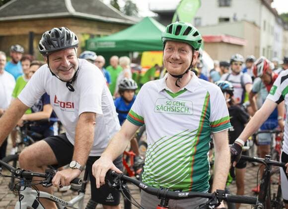 Entertainment Themen der Woche KW32 Der Ministerpraesident von Sachsen, Michael Kretschmer, CDU, nimmt in Meerane an einem Fahrradrennen teil. 05.08.2019 Meerane Deutschland *** The State Premier of Saxony, Michael Kretschmer, CDU, takes part in a bicycle race in Meerane 05 08 2019 Meerane Germany Copyright: xThomasxImo photothek.netx