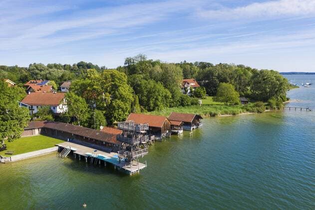 Sprungturm im Strandbad, Utting am Ammersee, Fünfseenland, Luftaufnahme, Oberbayern, Bayern, Deutschland, Europa Copyright: imageBROKER/MartinxSiepmann ibxman04968211.jpg