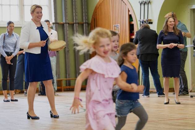 Start Gute-Kita-Gesetz in Hamburg - Franziska Giffey, Peter Tschentscher und Melanie Leonhard besuchen die Kita Sonnenschein am Bullenhuser Damm;Start Gute-Kita-Gesetz in Hamburg - Franziska Giffey, Peter Tschentscher und Melanie Leonhard besuchen die Kita Sonnenschein am Bullenhuser Damm, Hamburg Hamburg Deutschland Kita Sonnenschein