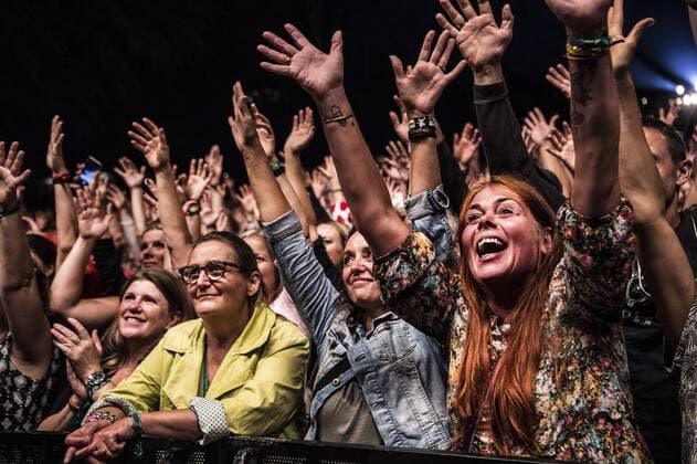 Aqua spiller Roses Are Red paa Boegescenerne under Smukfest 40 aars jubilaeumskoncert i Skanderborg, onsdag den 7. august 2019. Paa Smukfest fejrer de festival nr. 40 med Danmarks Smukkeste Koncert Vol. 3*. En masse af d Love Is A Loser s Game e stoerste danske hits, fra den foerste halvdel af festivalens liv, med de originale kunstnere samt The Antonelli Orchestra som backingband.. , Skanderborg Denmark *** Aqua plays Roses Are Red at the stage during the Smukfest 40th Anniversary Concert in Skanderborg, Wednesday August 7, 2019 At Smukfest they celebrate festival 40 with Denmarks Most Beautiful Concert Vol 3 A lot of d Love Is A Losers Game e biggest Danish hits, from the first half of the festivals life, with the original artists and The Antonelli Orchestra as backing band, Skanderborg Denmark,  Copyright: HellexArensbak HellexArensbakx cop200 spdk20190808-041100-L