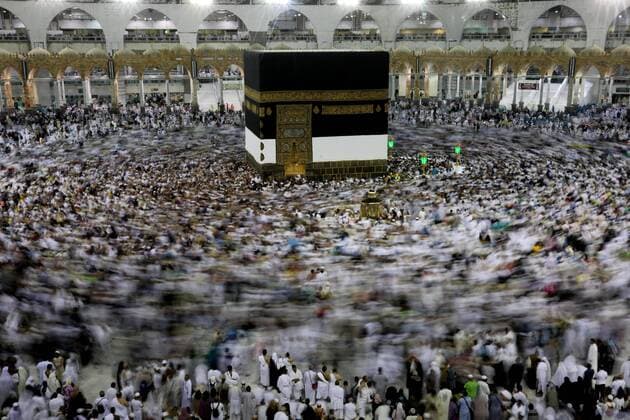 News Themen der Woche KW32 News Bilder des Tages August 7, 2019, Mecca, Mecca, Saudi Arabia: A Muslim pilgrim prays at Mount Al-Noor during the annual haj pilgrimage in Mecca, on August 6, 2019. Mount Al-Noor houses Ghar-E-Hira or Hira cave, where Prophet Mohammad is said to have spent a great deal of time in the cave meditating and it is believed that he had received his first revelation inside this cave Mecca Saudi Arabia - ZUMAap3_ 20190807_zaf_ap3_113 Copyright: xAshrafxAmrax