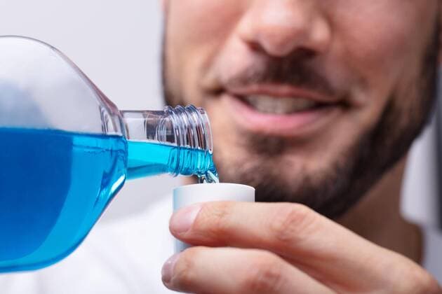  Man Pouring Mouthwash In To Cap ,model released, Symbolfoto  Copyright: xAndreyPopovx Panthermedia25781840