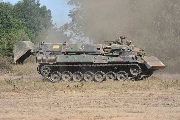 Panzer der Bundeswehr im Gefechtsübungszentrum Pionierpanzer Dachs der Bundeswehr während einer Übung. Gardelegen Sachsen-Anhalt Deutschland *** German Armed Forces tanks in the combat training centre German Armed Forces Pioneer Tank Badger during an exercise Gardelegen Saxony Anhalt Germany
