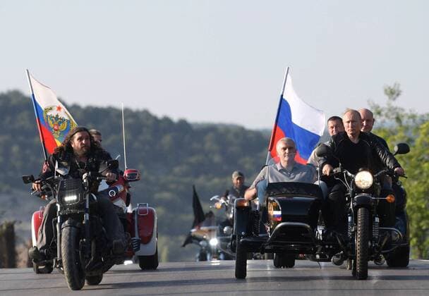 News Themen der Woche KW32 News Bilder des Tages SEVASTOPOL, RUSSIA - AUGUST 10, 2019: The leader of the Nochnye Volki (Night Wolves) motorcycle club, Alexander Zaldostanov (nicknamed Khirurg), left front, the Head of Russia s Republic of Crimea, Sergei Aksyonov (C, in the sidecar), and the President of Russia Vladimir Putin (R front) ride motorcycles at the Ten Vavilona (Shadow of Babylon) biker show at Mount Gasfort in Sevstopol. Alexei Druzhinin Russian Presidential Press and Information Office TASS  TS0B60A9