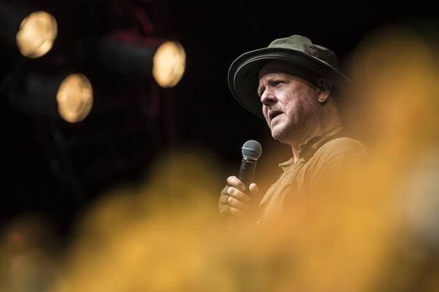 Anders Matthesen, ogsaa kendt under kunstnernavnet Anden, underholder paa Boegescenen paa Smukfest soendag den 11 .august 2019.. , Skanderborg Denmark Copyright: HellexArensbak HellexArensbakx cop200 spdk20190811-143246-L