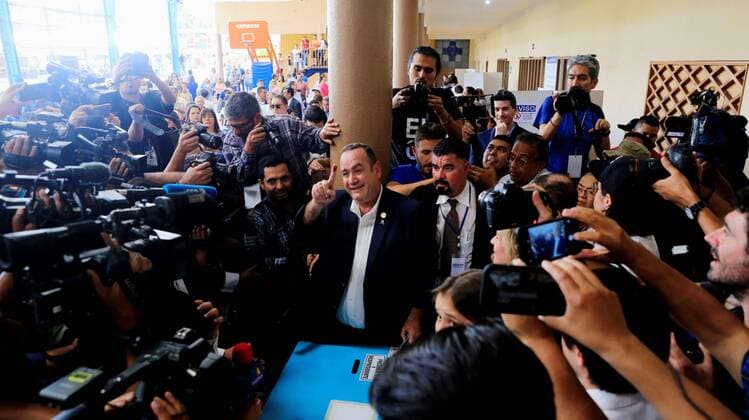 News Themen der Woche KW32 News Bilder des Tages The candidate Alejandro Giammattei of the Vamos party casts his vote in Guatemala City, Guatemala, on 11 August 2019. Guatemalans must elect their president from former Social Democratic first lady Sandra Torres, of the National Unit of Hope, and former director of the Penitentiary System Alejandro Giammattei, of the center-right party Vamos. EFE Dafne Pérez Presidential elections in Guatemala !ACHTUNG: NUR REDAKTIONELLE NUTZUNG!  Copyright: xDafnexPérezx AME6158 20190811-637011558066111724