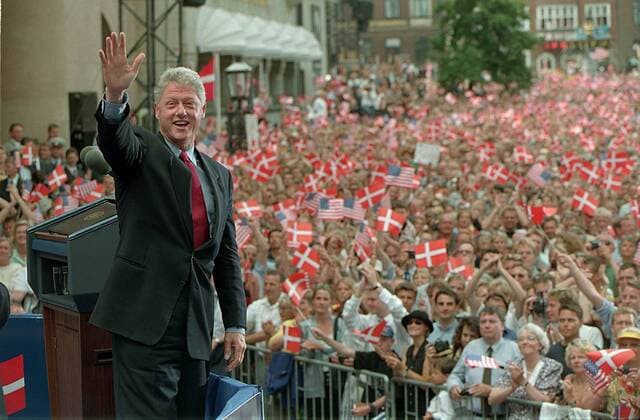 (ARKIV) Praesident Bill Clinton taler til 80.000 paa Nytorv, 12. juli 1997.Den amerikanske praesident Donald Trump kommer paa statsbesoeg i Danmark sammen med Melania Trump den 2. og 3 september 2019. , KOEBENHAVN Sjaelland Denmark *** ARCHIVE President Bill Clinton speaks to 80,000 at Nytorv, July 12, 1997 US President Donald Trump visits state visit to Denmark with Melania Trump on September 2 and 3, 2019, COPENHAGEN Sjaelland Denmark,  Copyright: LindaxKastrupx cop300 spdk20190812-093535-A