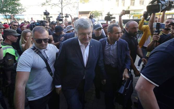 News Themen der Woche KW33 Former President of Ukraine, leader of the European Solidarity Party Petro Poroshenko heads for the State Bureau of Investigations (SBI) to be interrogated in the case on alleged tax evasions during the purchase of the Priamyi TV channel, Kyiv, capital of Ukraine, August 12, 2019. Ukrinform. Petro Poroshenko arrives at SBI for questioning  Copyright: xPavlo_Bagmutx