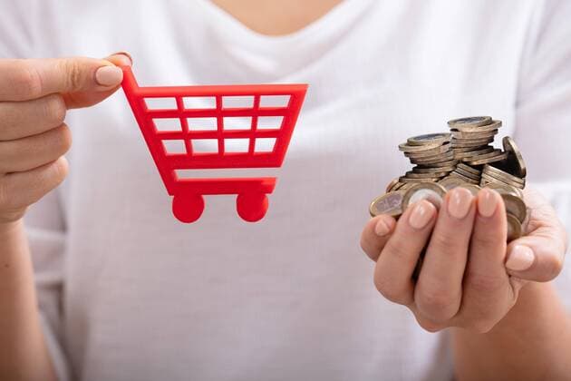 Woman Holding Shopping Cart And Many Coins ,model released, Symbolfoto  Copyright: xAndreyPopovx Panthermedia26326366