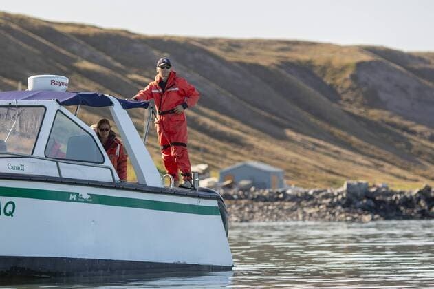 News Bilder des Tages Bundesaussenminister Heiko Maas, SPD, besucht den Sirmilik Nationalpark in Pond Inlet Kanada . Hier in einem Waermeschutzanzug vor der Ueberfahrt in den Nationalpark. 15.08.2019 Pond Inlet Kanada