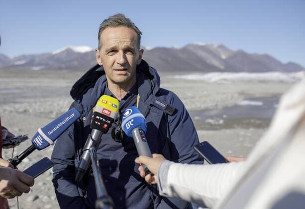 Bundesaussenminister Heiko Maas, SPD, besucht den Sirmilik Nationalpark in Pond Inlet Kanada . Hier bei einem Pressestatement 15.08.2019 Pond Inlet Kanada