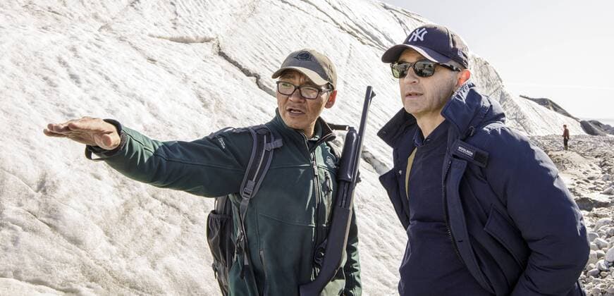 Bundesaussenminister Heiko Maas, SPD, besucht den Sirmilik Nationalpark in Pond Inlet Kanada . Hier mit Gespaech mit einem Ranger. 15.08.2019 Pond Inlet Kanada